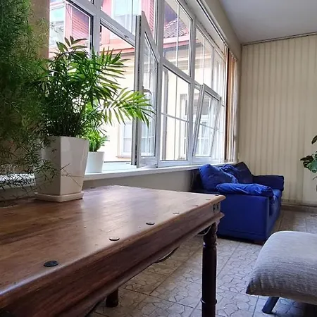 Old Town Apartment דירה