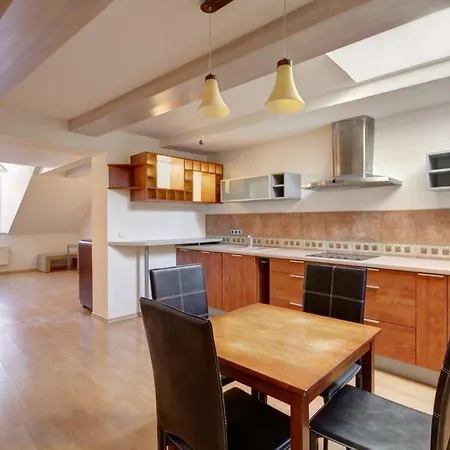 Old Town Apartment דירה *