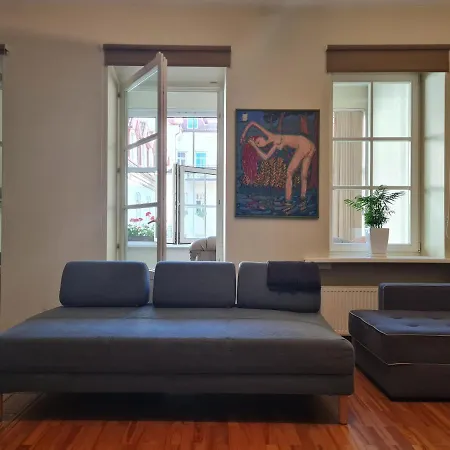 Old Town Apartment *