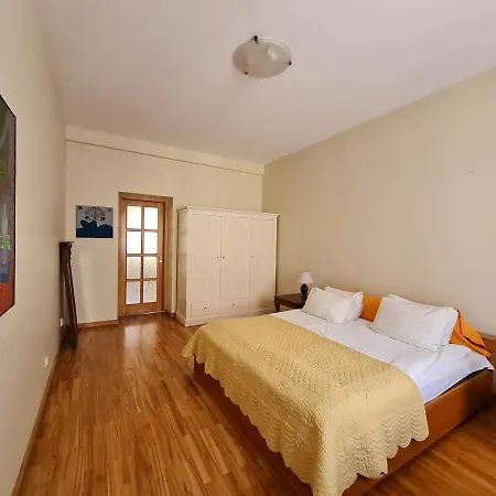 Апартаменты Old Town Apartment