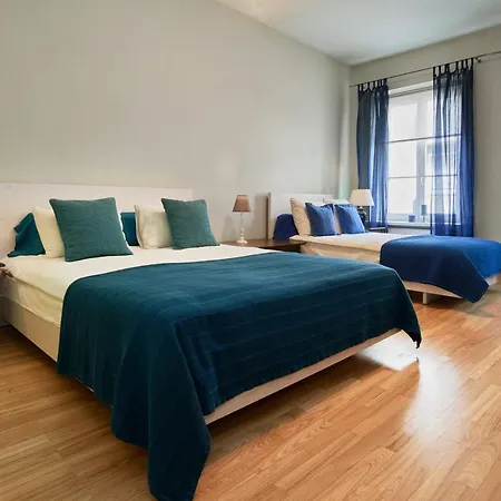 Old Town Apartment *